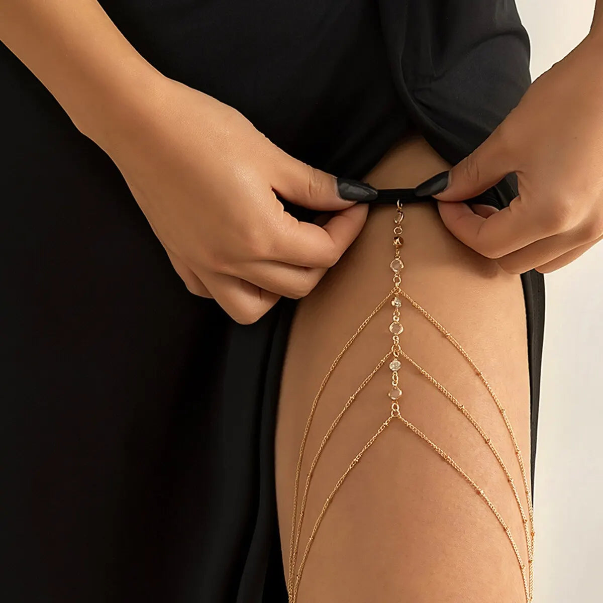 Boho Elastic Band Crystal Leg Thigh Chain for Women Summer Beach Sexy Tassel Multilayer Adjustable Body Jewelry Dress Decorate